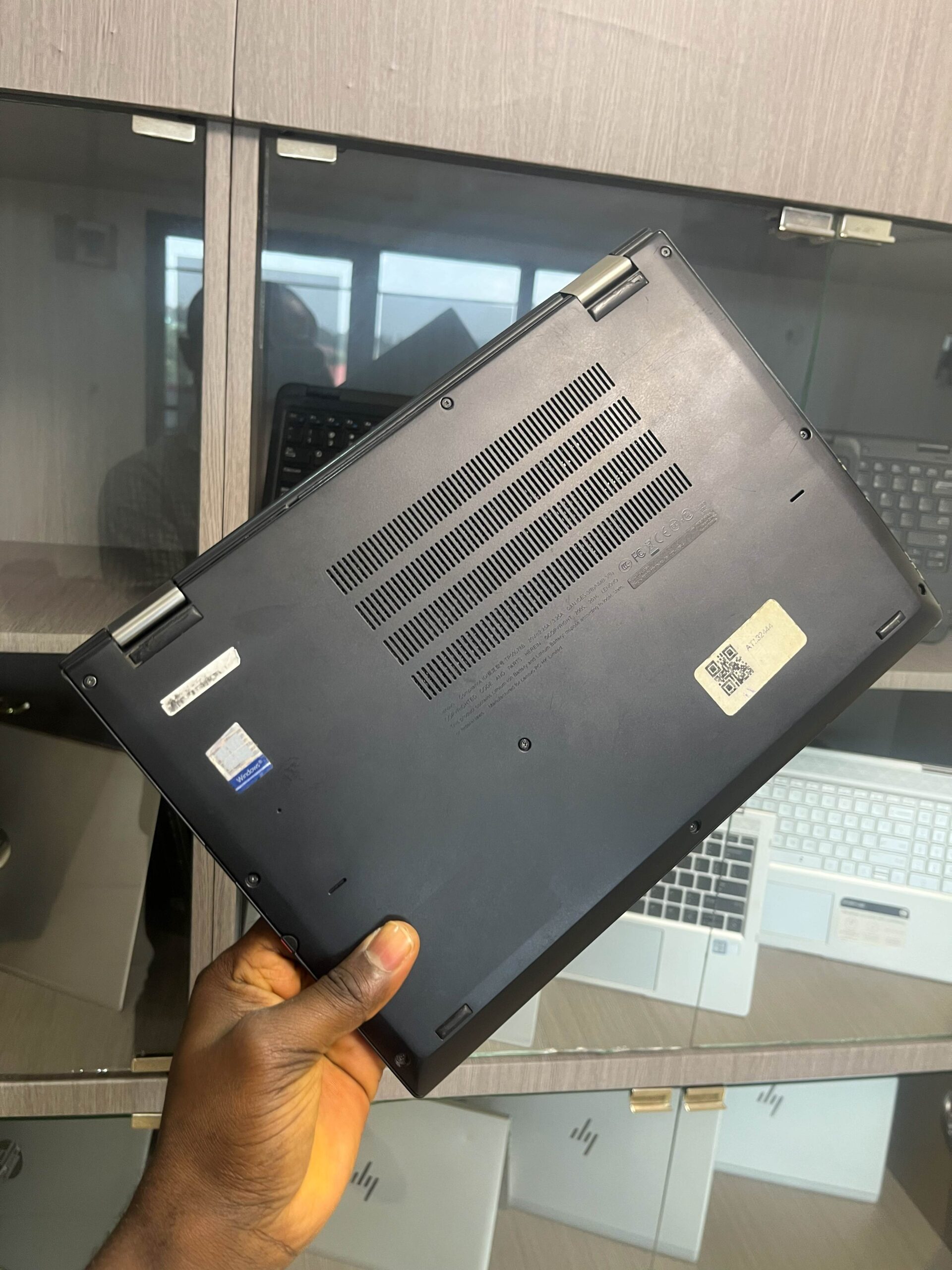 Lenovo Yoga 370 - Image 4